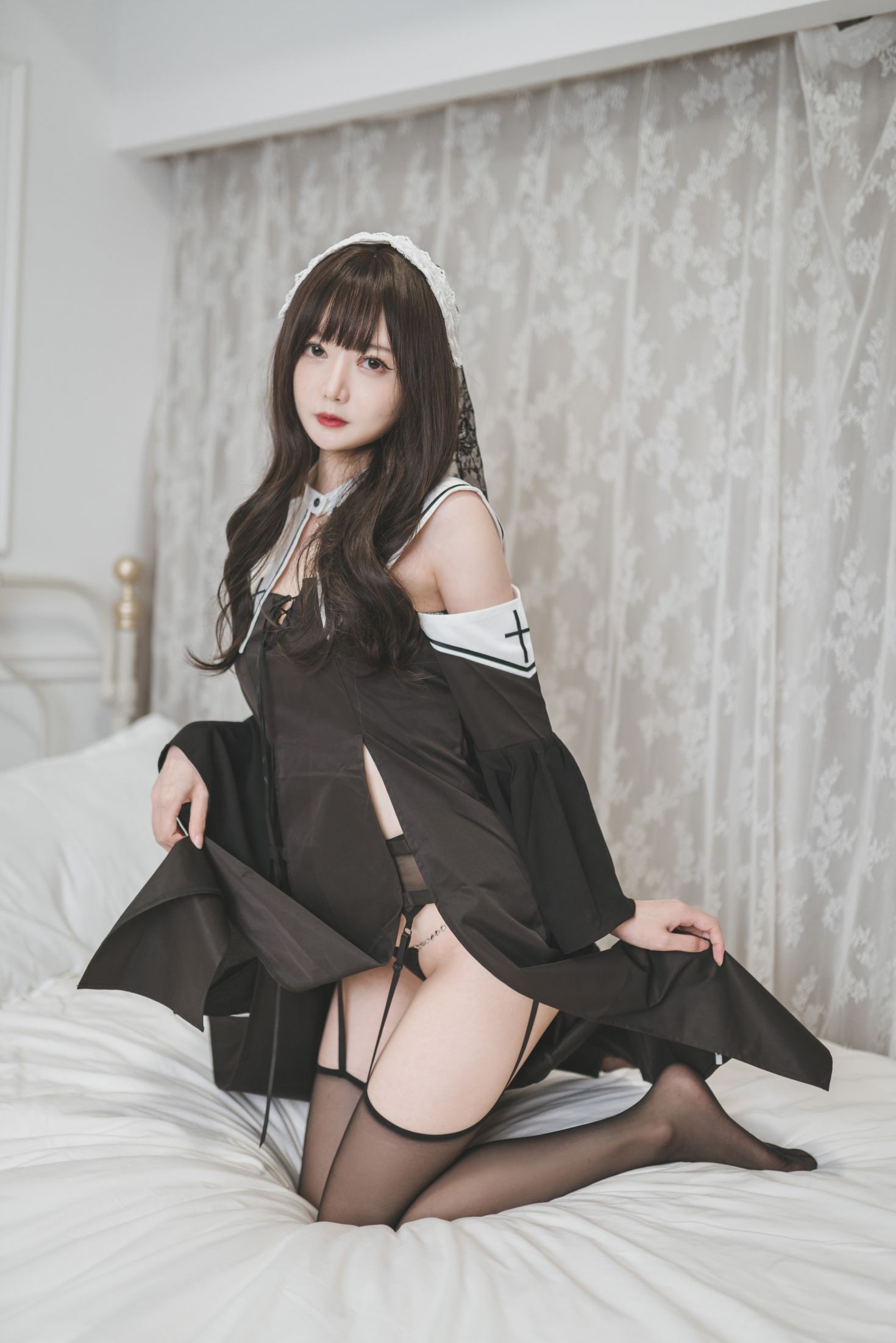 美女动漫博主51酱性感Cosplay写真修女 (16)