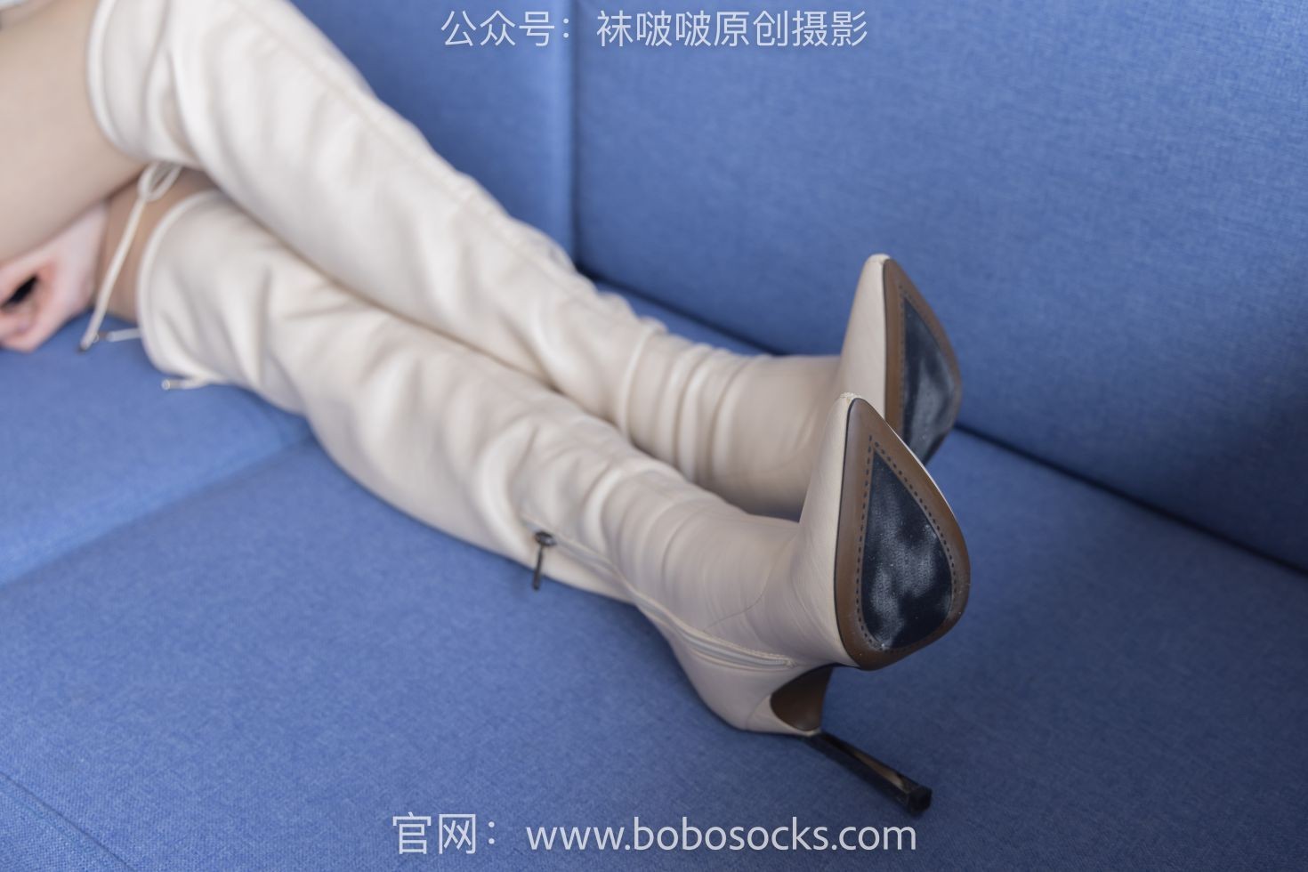 BoBoSocks袜啵啵美少女丝袜美脚写真第No.136期小甜豆高跟长靴白棉袜裸足 (32)