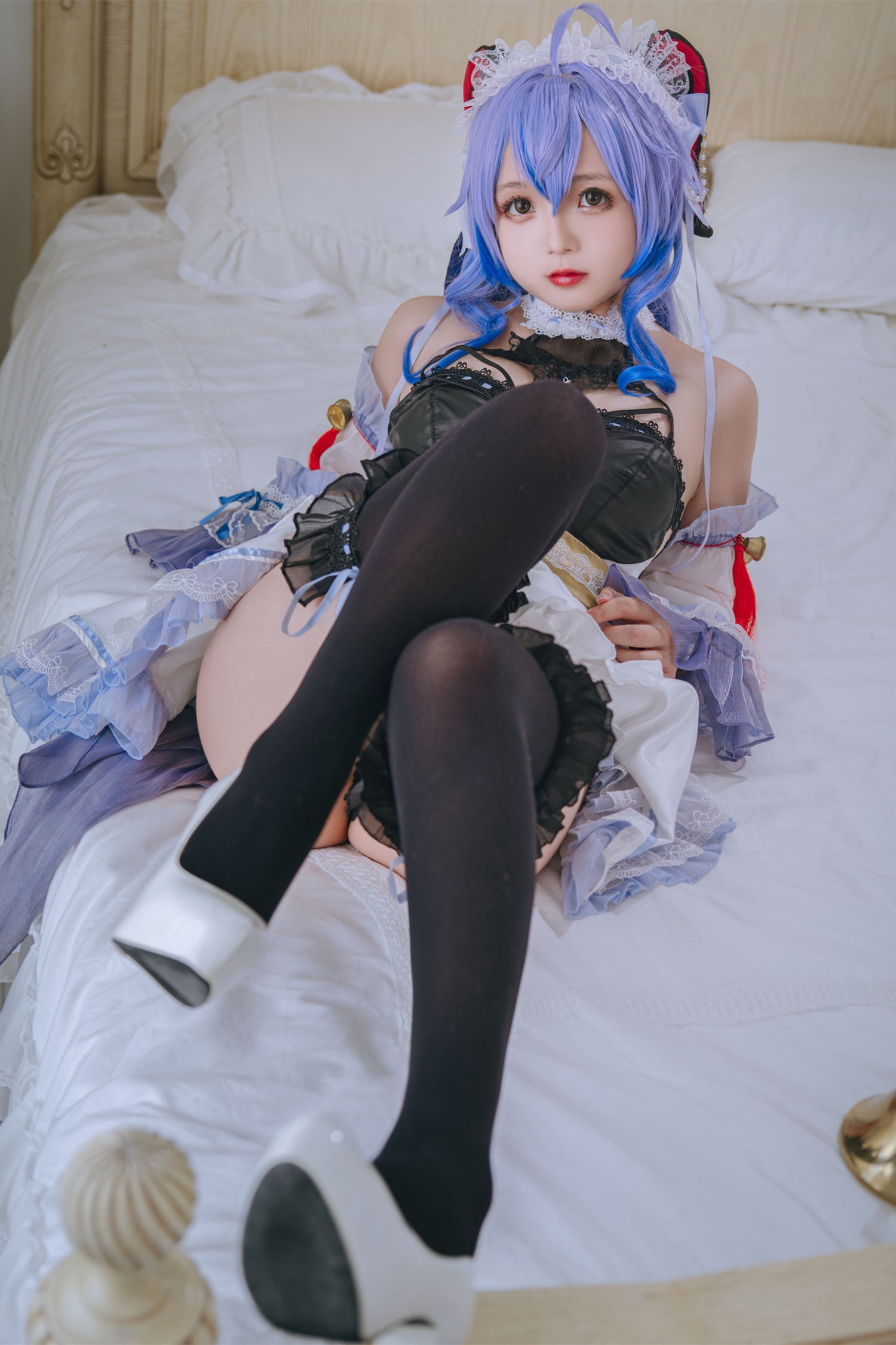 美女动漫博主日奈娇性感Cosplay写真甘雨女仆 (1)