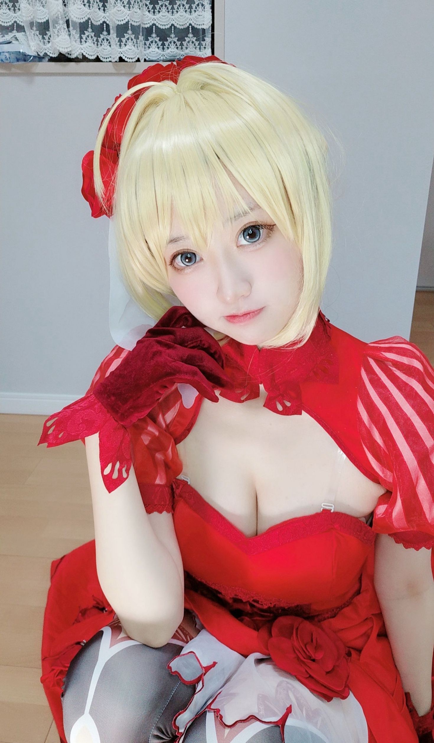 美女动漫博主千阳性感Cosplay写真尼禄红礼服 (11)