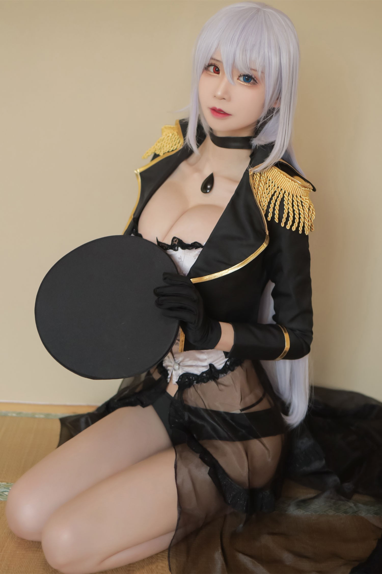 美女动漫博主爱老师PhD性感Cosplay写真喜多川海梦 军装 (1)