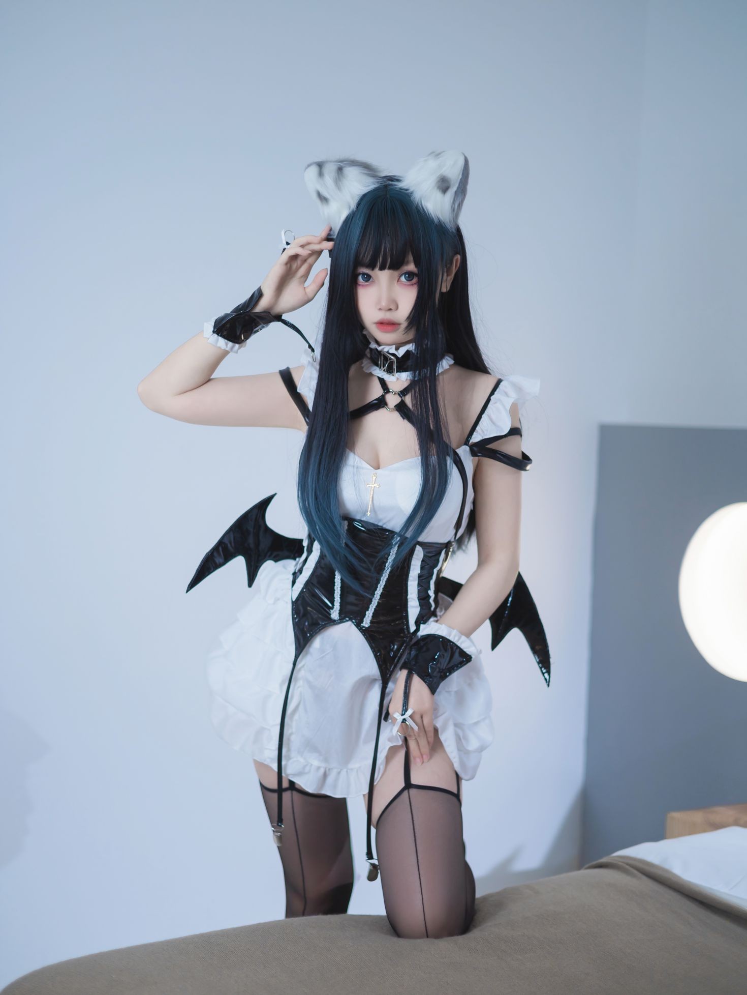 美女动漫博主洛桑伊梓性感Cosplay写真猫耳小恶魔 (2)