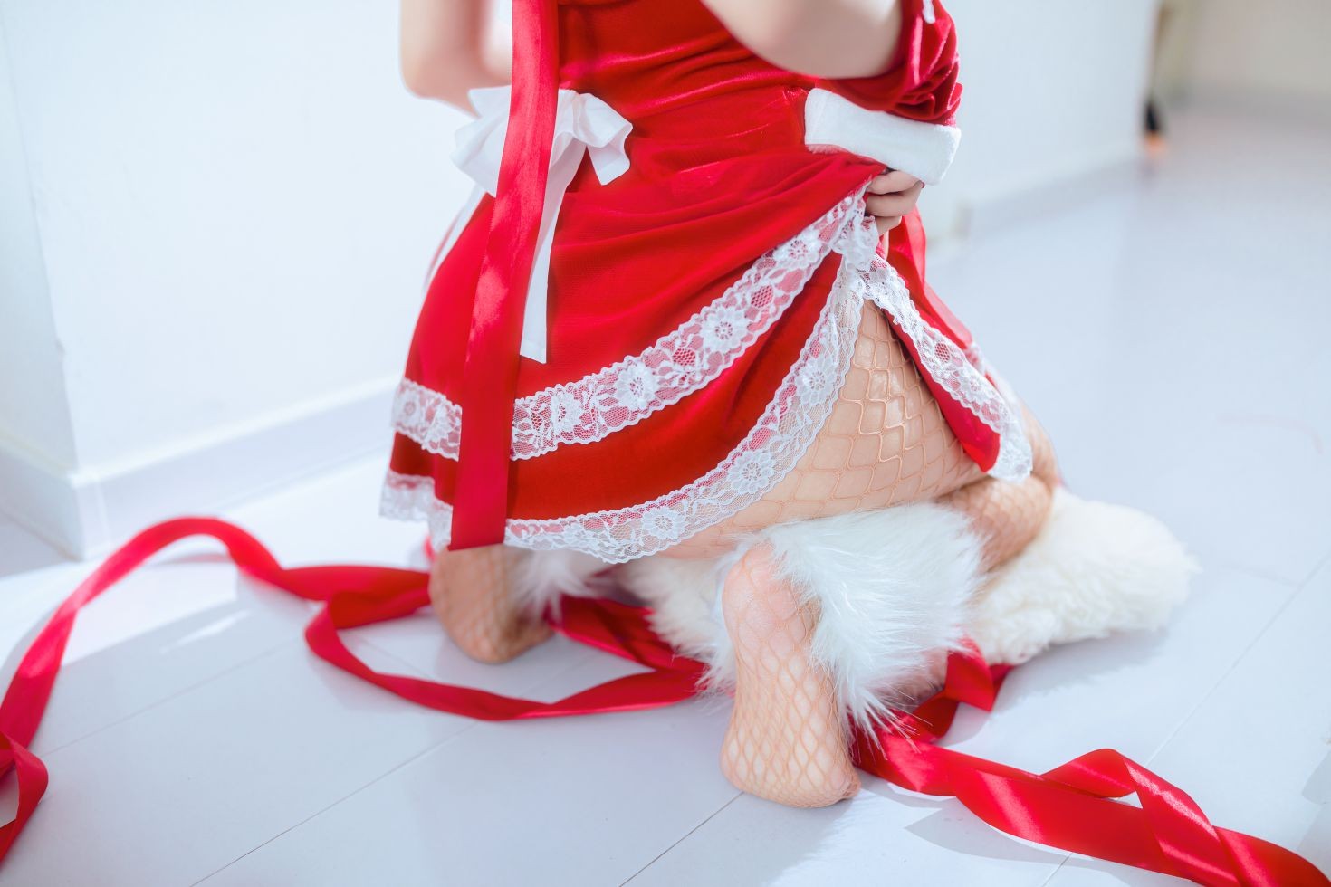 美女动漫博主洛桑伊梓性感Cosplay写真网袜丝带兔兔 (23)