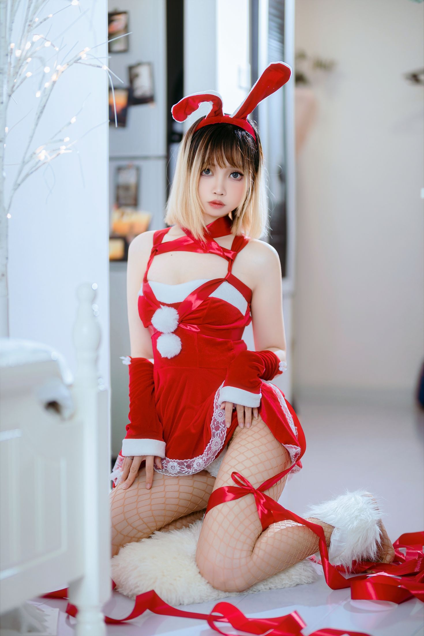 美女动漫博主洛桑伊梓性感Cosplay写真网袜丝带兔兔 (6)