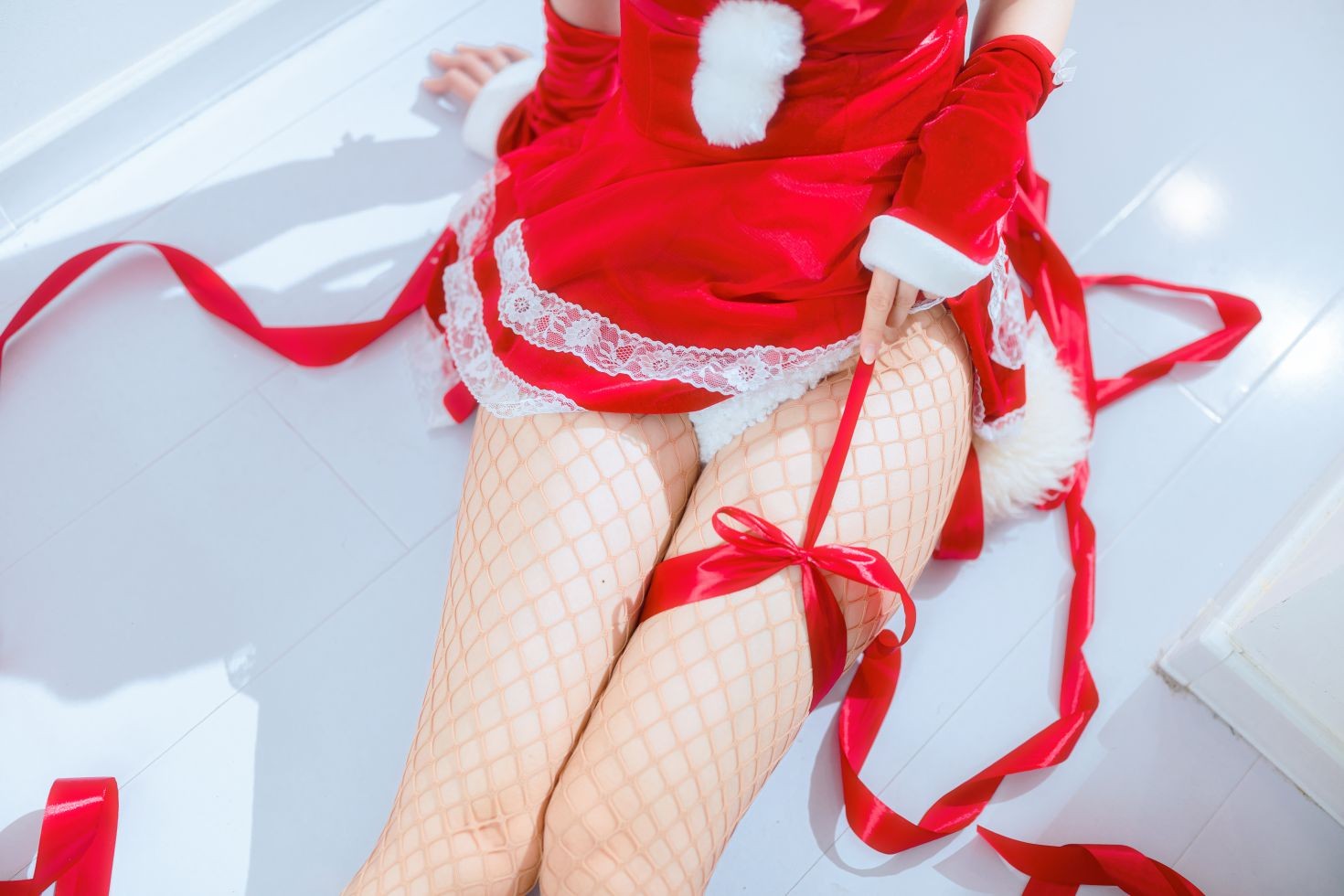 美女动漫博主洛桑伊梓性感Cosplay写真网袜丝带兔兔 (17)