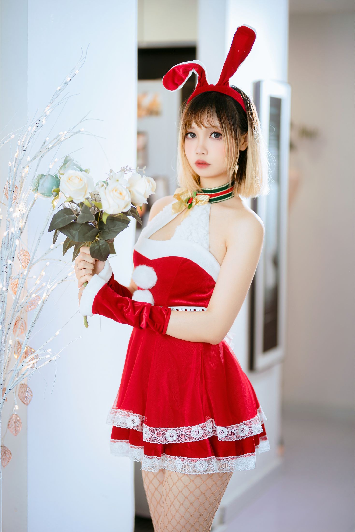 美女动漫博主洛桑伊梓性感Cosplay写真网袜丝带兔兔 (4)