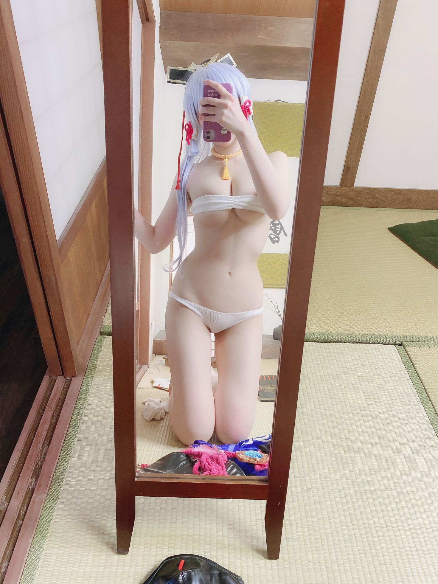 美女动漫博主霜月shimo性感Cosplay写真神里綾華 お着替え中 (13)