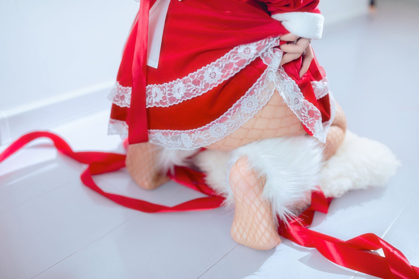 美女动漫博主洛桑伊梓性感Cosplay写真网袜丝带兔兔 (22)