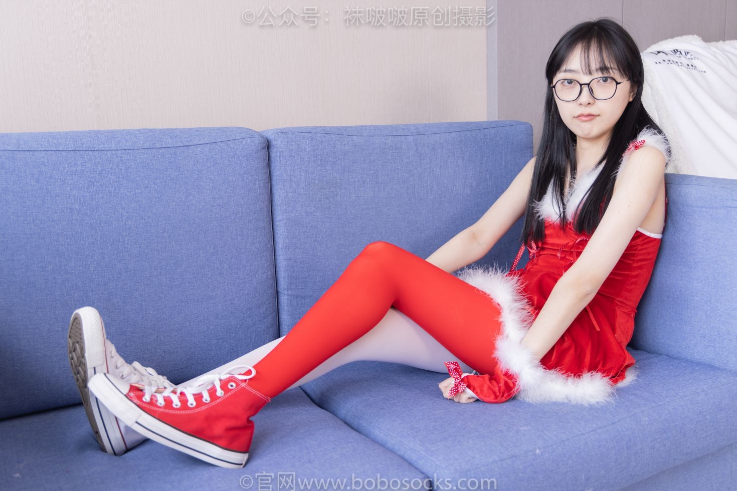 BoBoSocks袜啵啵美少女丝袜美脚写真第No.152期稚予圣诞服帆布鞋厚白丝厚红丝 (15)