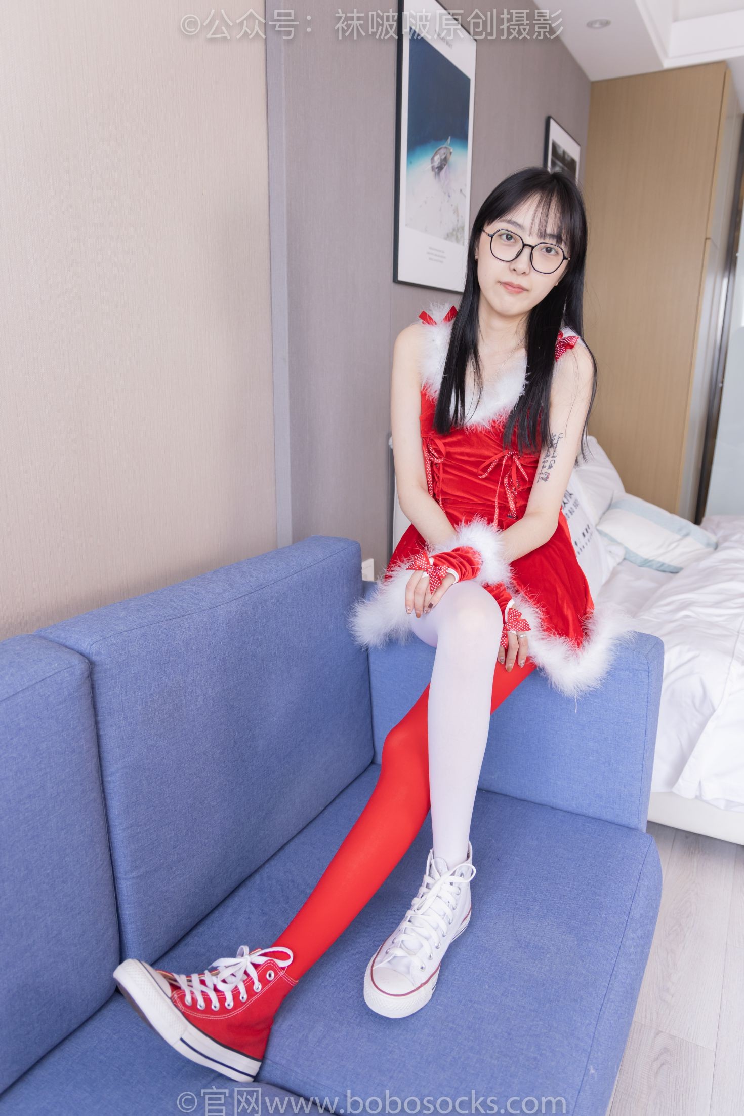 BoBoSocks袜啵啵美少女丝袜美脚写真第No.152期稚予圣诞服帆布鞋厚白丝厚红丝 (12)