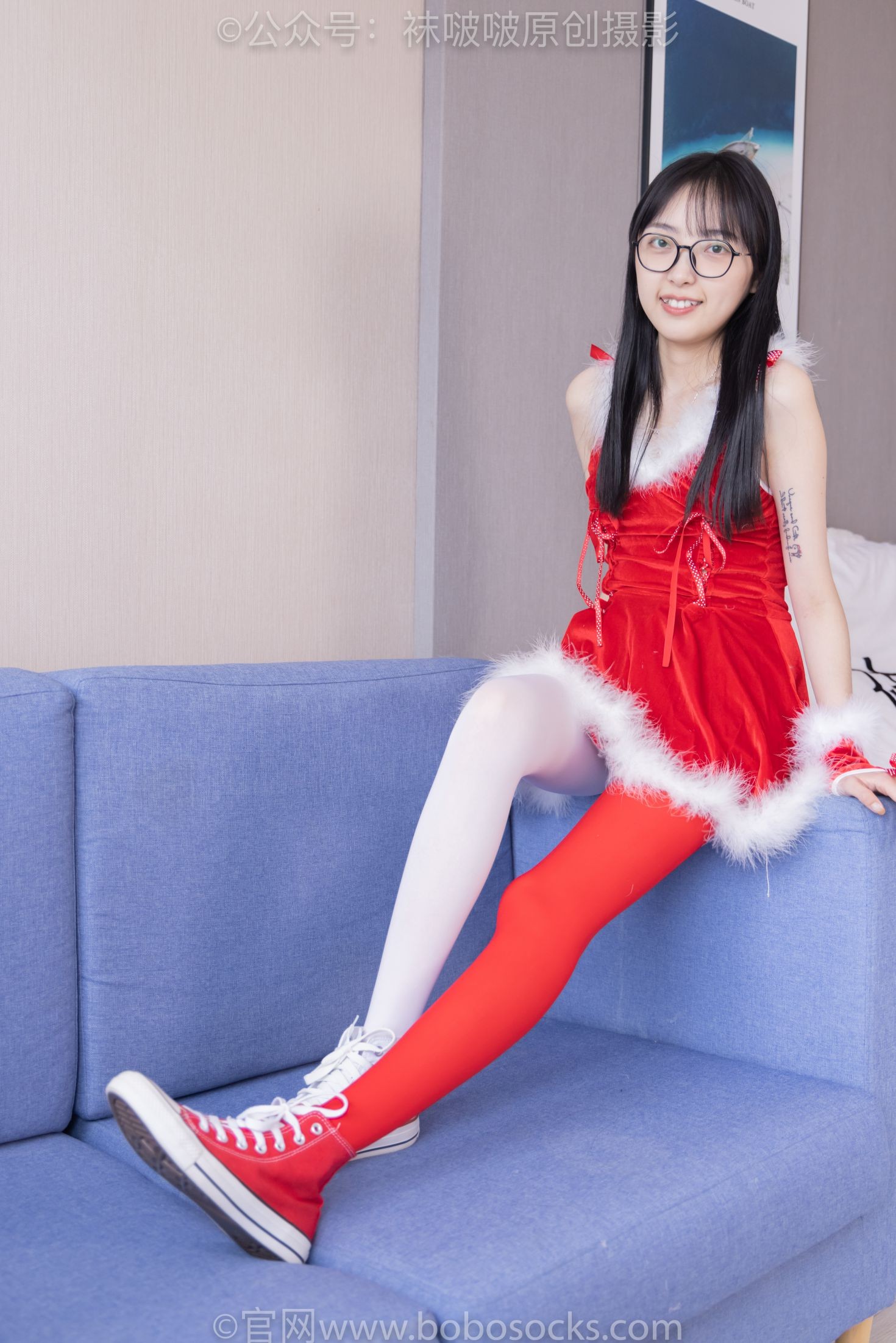 BoBoSocks袜啵啵美少女丝袜美脚写真第No.152期稚予圣诞服帆布鞋厚白丝厚红丝 (7)