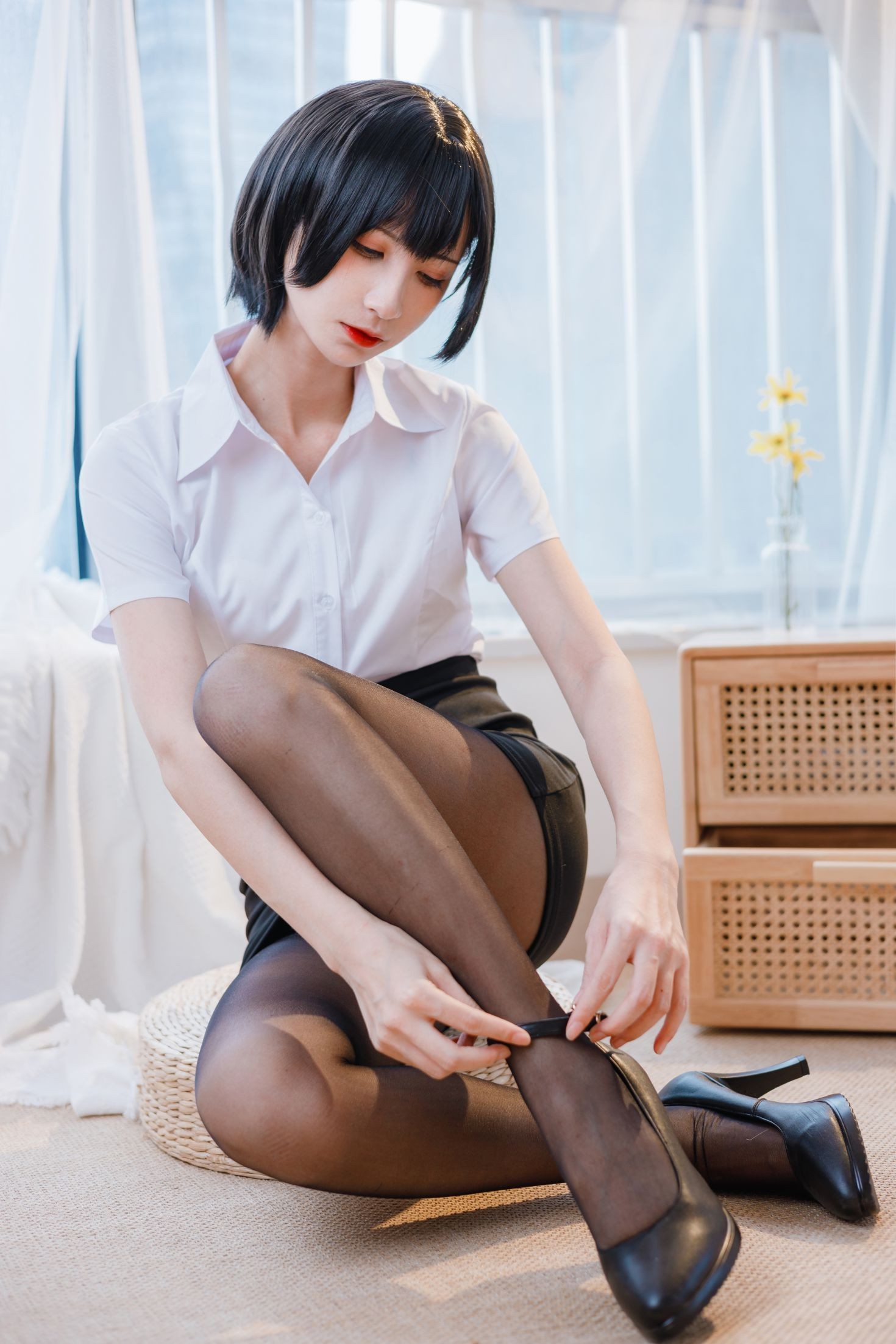 美女动漫博主贝儿酱Miki性感Cosplay写真OL装 (4)