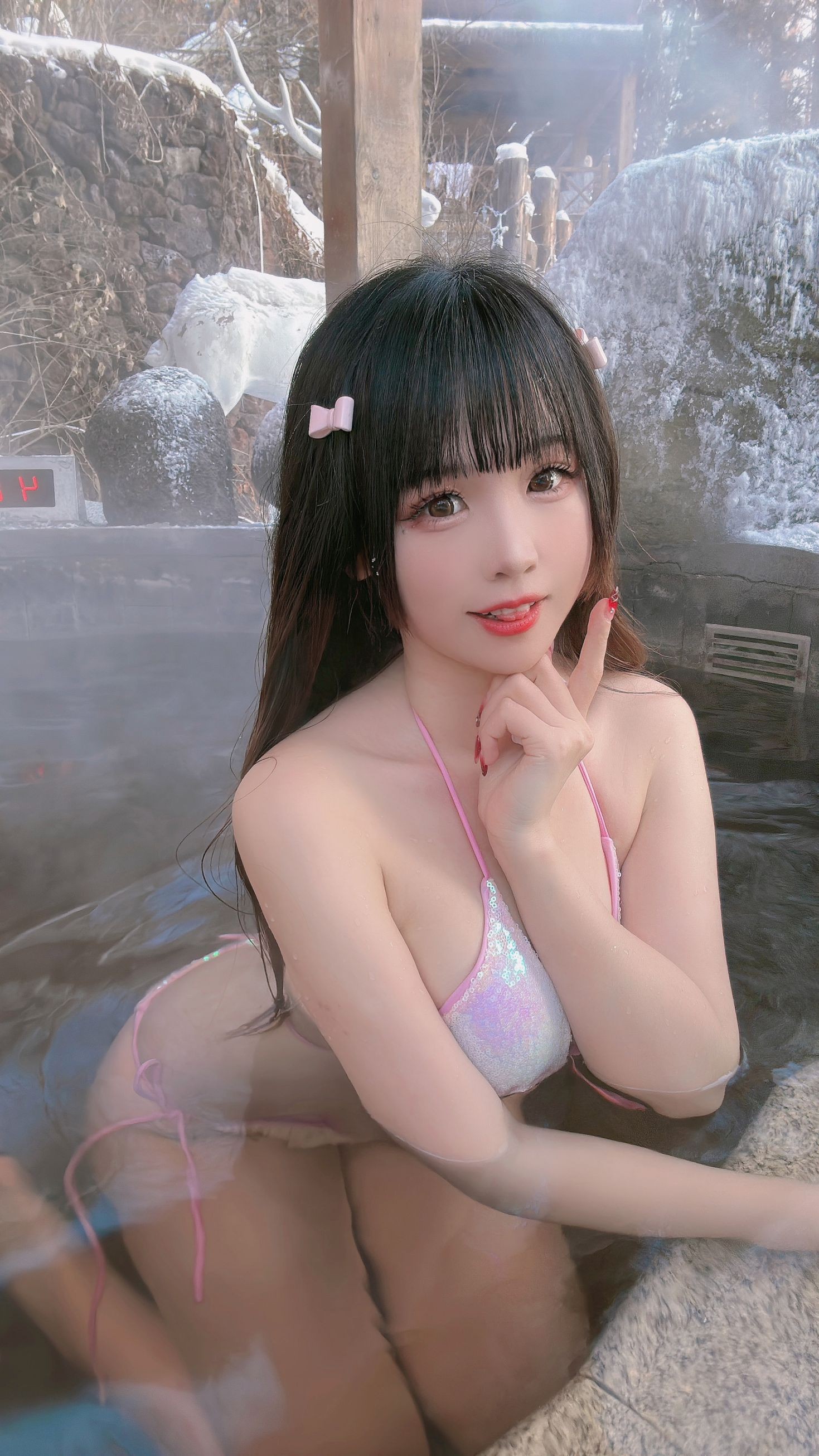 美女动漫博主miko酱ww性感Cosplay写真雪地温泉 (15)