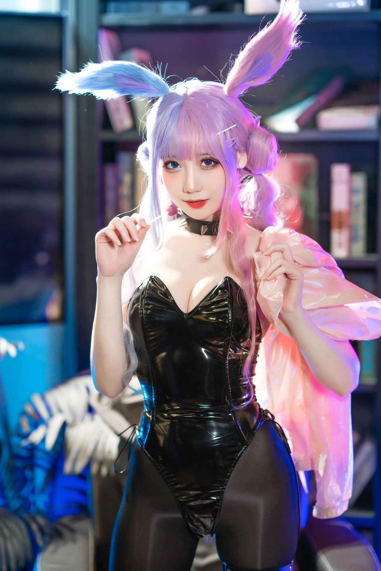 美女动漫博主焖焖碳性感Cosplay写真麻辣兔头X异色兔 (2)