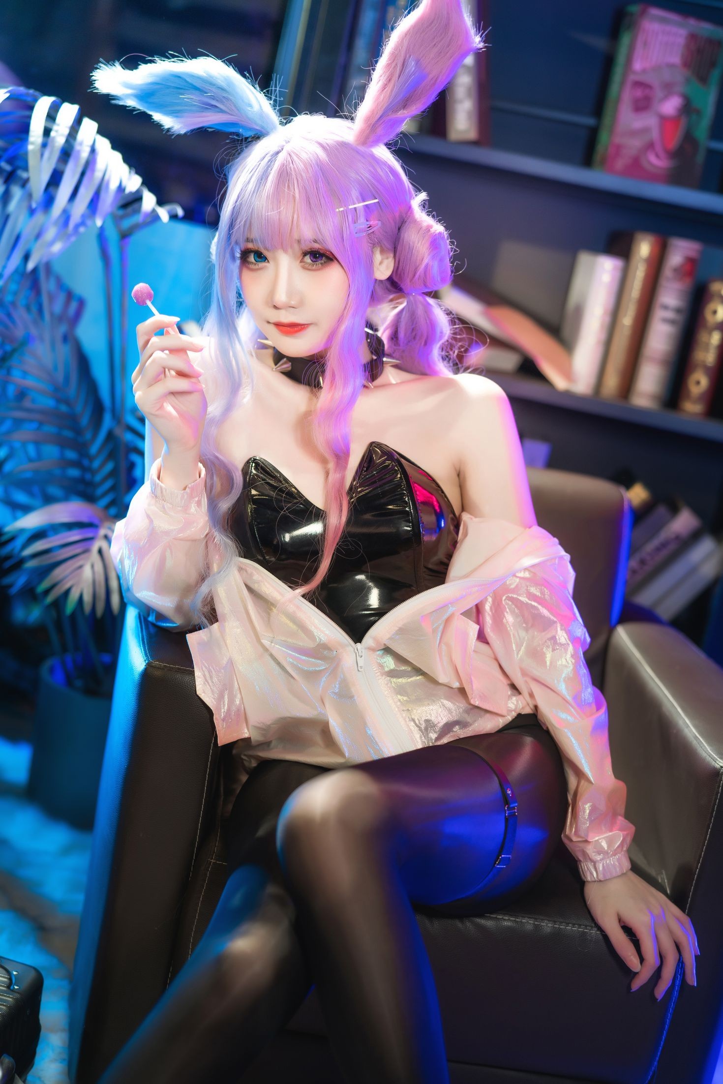 美女动漫博主焖焖碳性感Cosplay写真麻辣兔头X异色兔 (5)