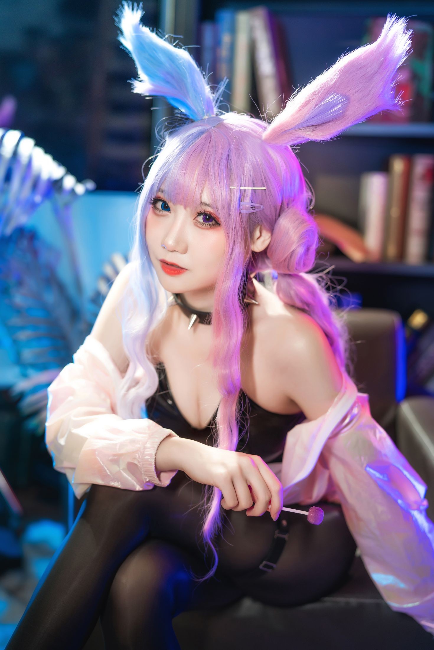 美女动漫博主焖焖碳性感Cosplay写真麻辣兔头X异色兔 (4)