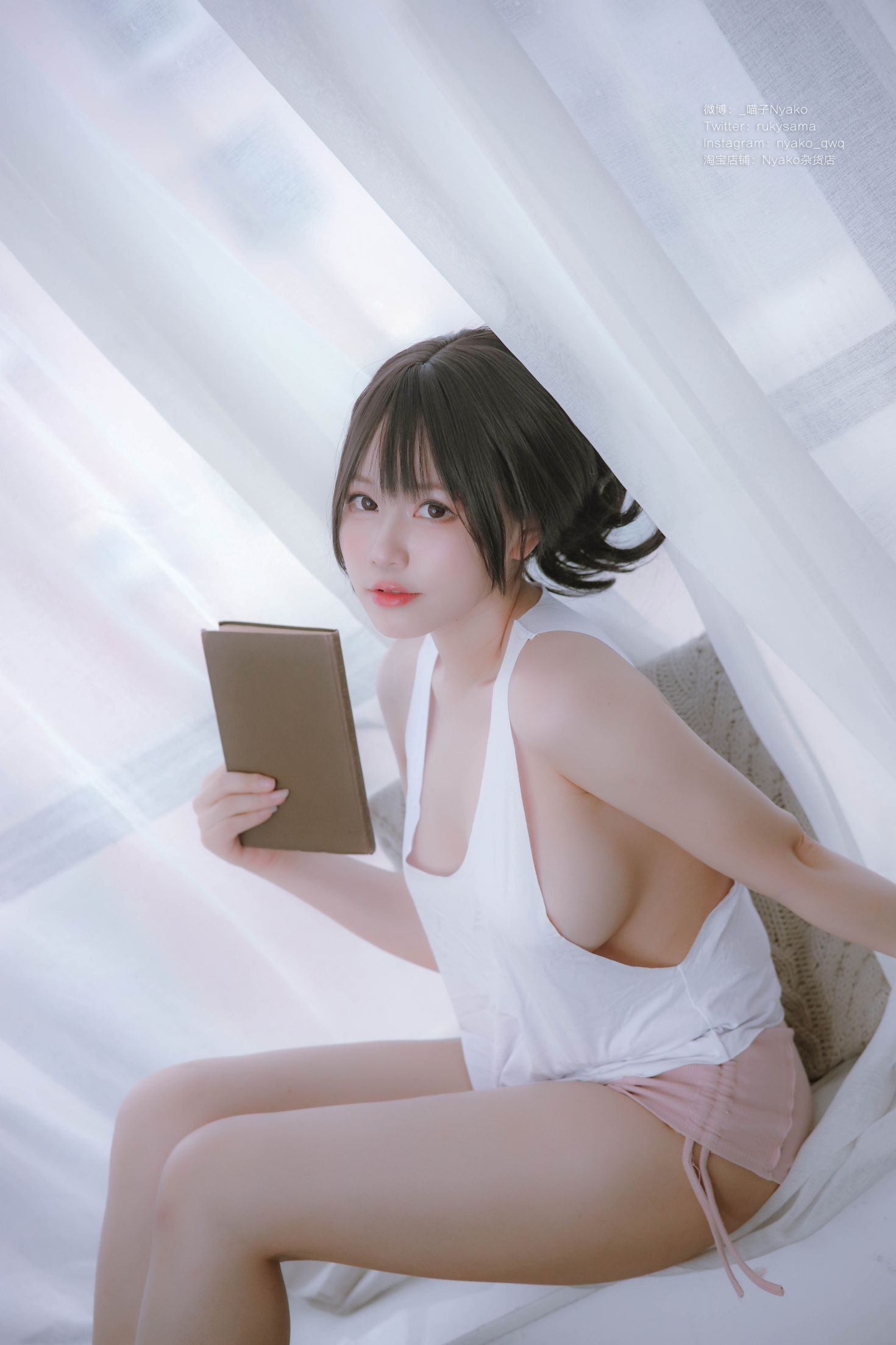 美女动漫博主Nyako喵子性感Cosplay写真隣のやばいお姉さん背心 (6)