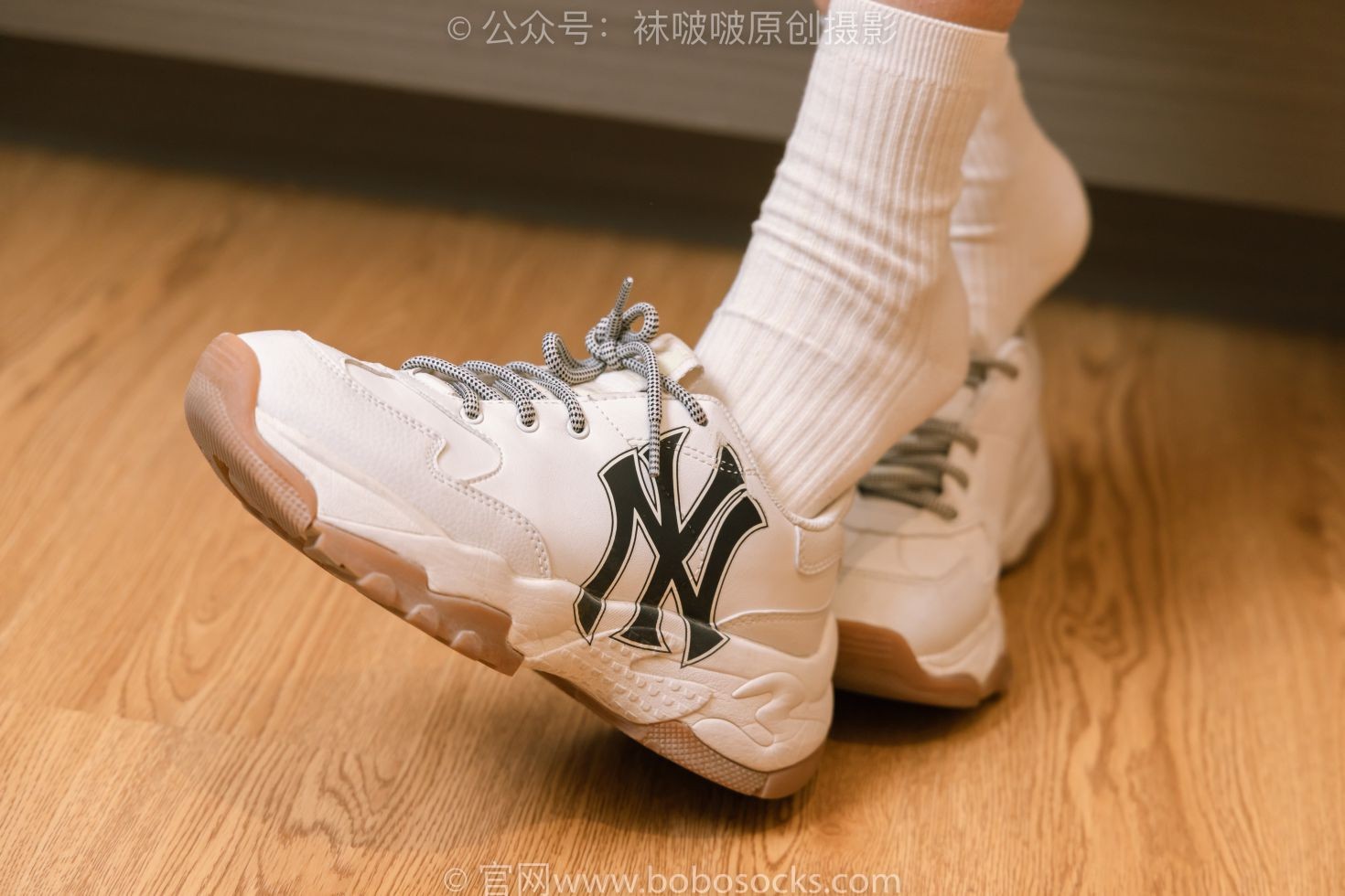 BoBoSocks袜啵啵美少女丝袜美脚写真第No.176期小安运动鞋白棉袜裸足 (73)