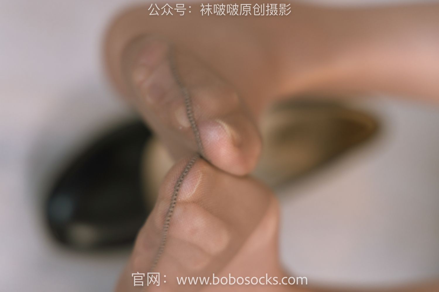 BoBoSocks袜啵啵美少女丝袜美脚写真第No.159期小甜豆平底鞋咖啡丝空姐制服 (62)