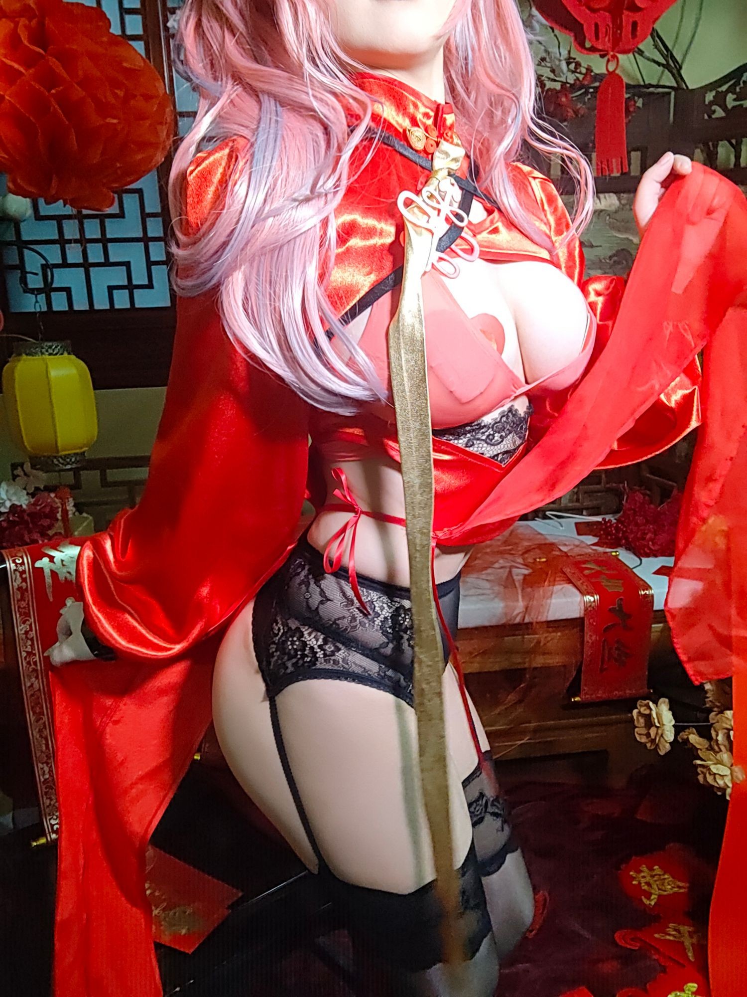 美女动漫博主七七娜娜子性感Cosplay写真布莱默顿新春旗袍 (72)