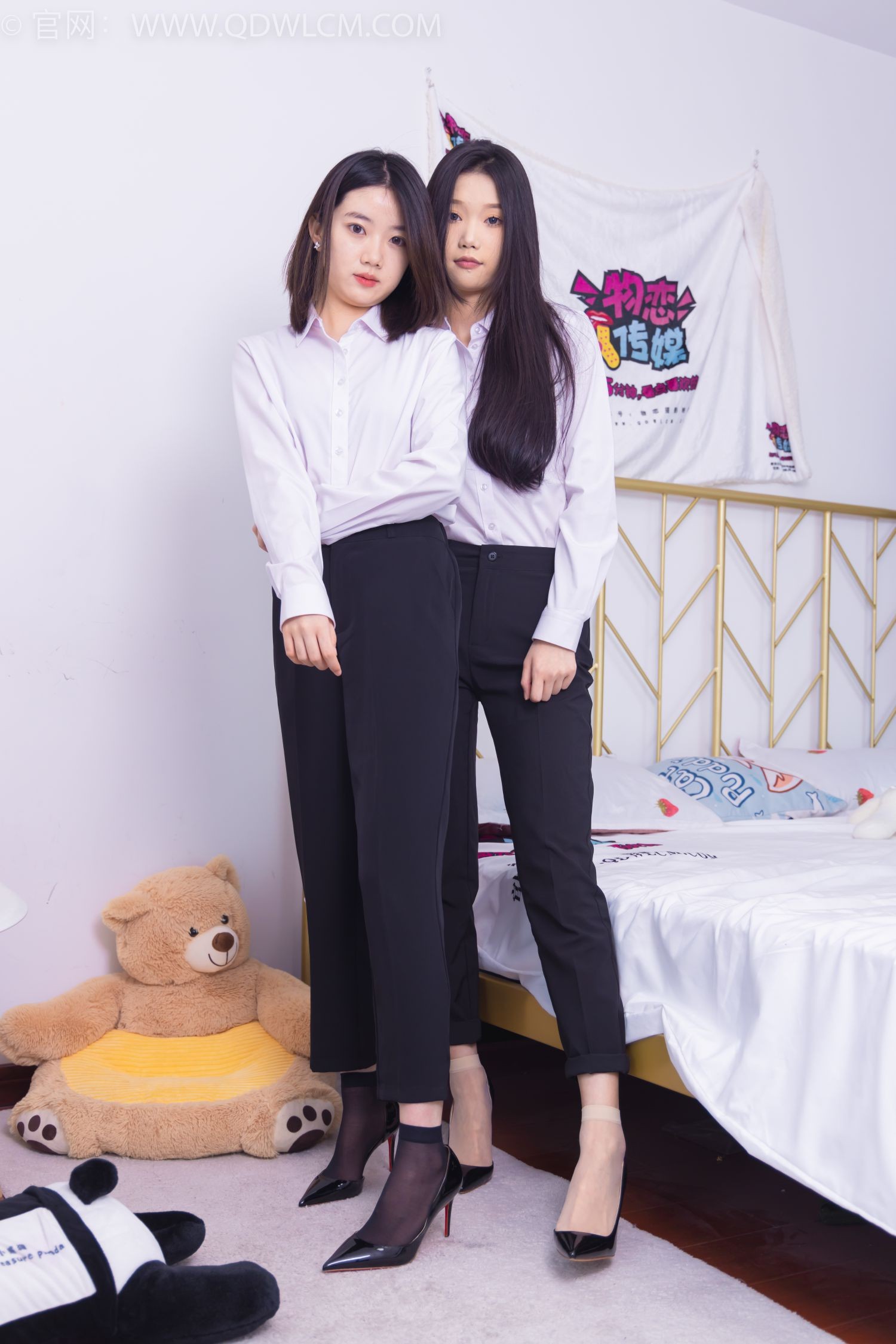 物恋传媒美少女丝袜美脚写真第No.1463期小竹&欢欢办公室姐妹 (47)