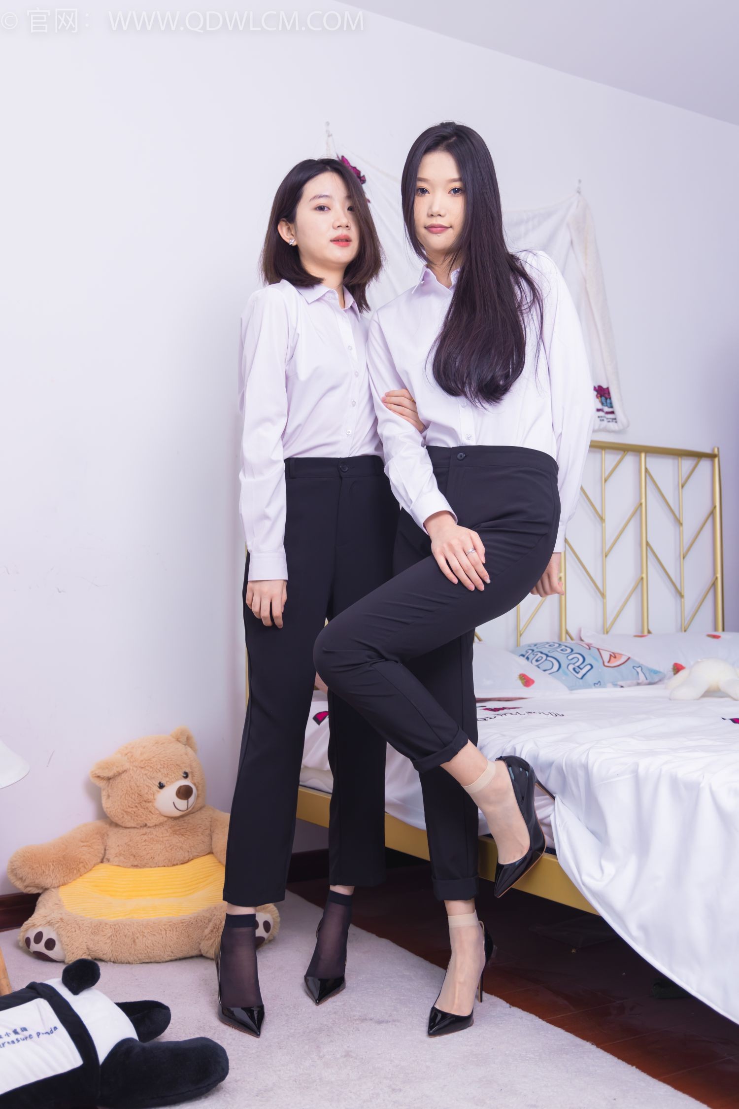 物恋传媒美少女丝袜美脚写真第No.1463期小竹&欢欢办公室姐妹 (45)