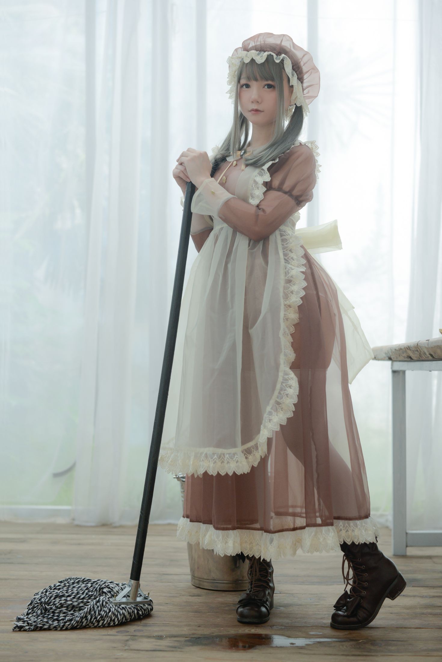 美女动漫博主きょう肉肉性感Cosplay写真 Vol.17 Maid (5)