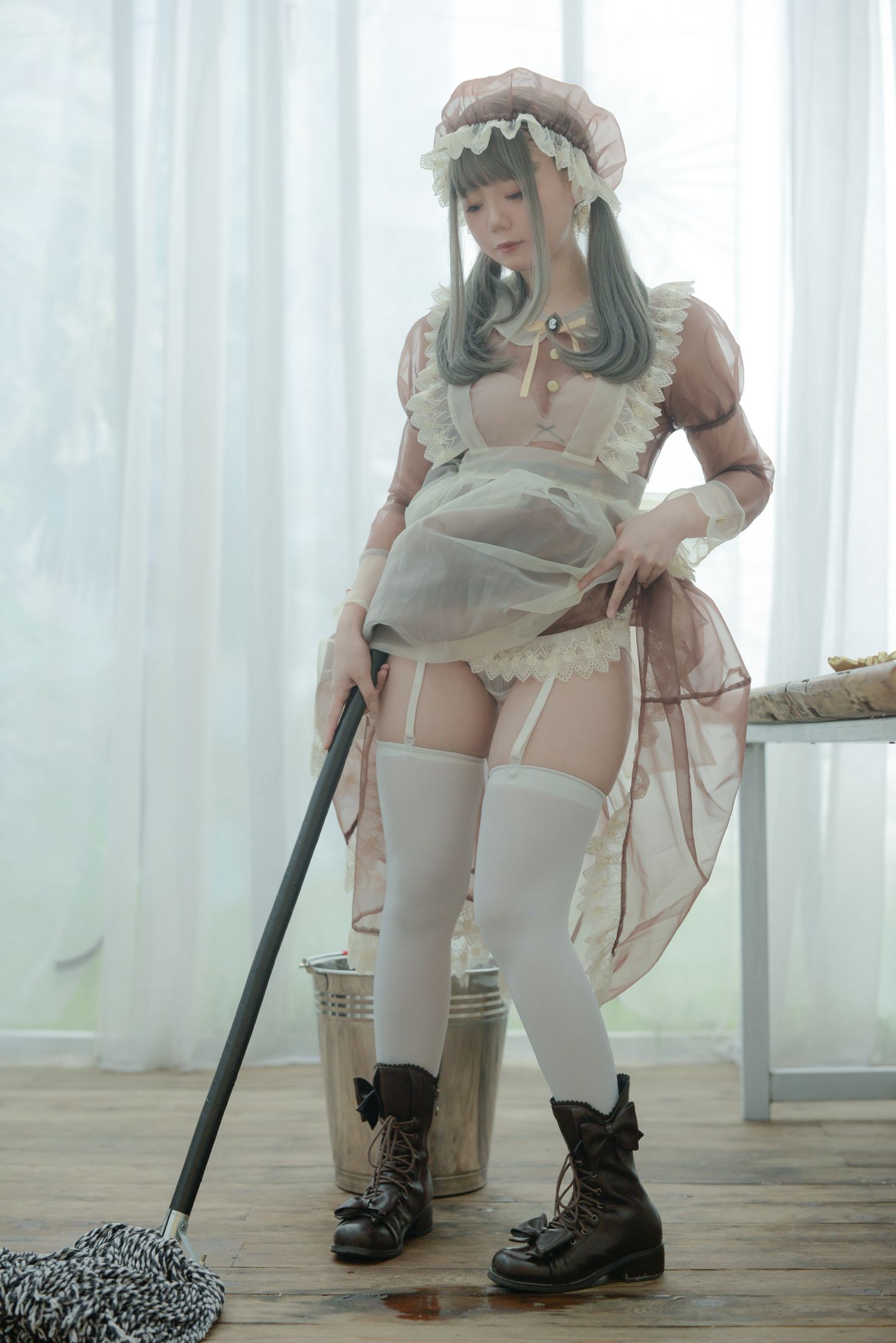 美女动漫博主きょう肉肉性感Cosplay写真 Vol.17 Maid (12)