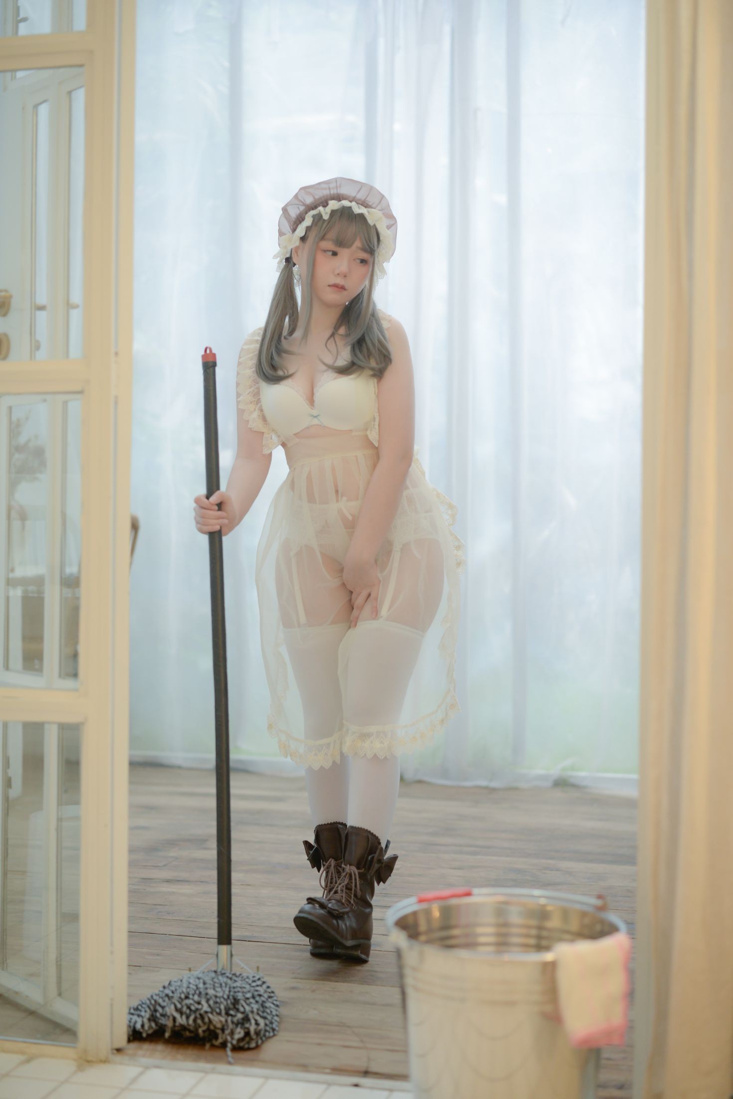 美女动漫博主きょう肉肉性感Cosplay写真 Vol.17 Maid (32)