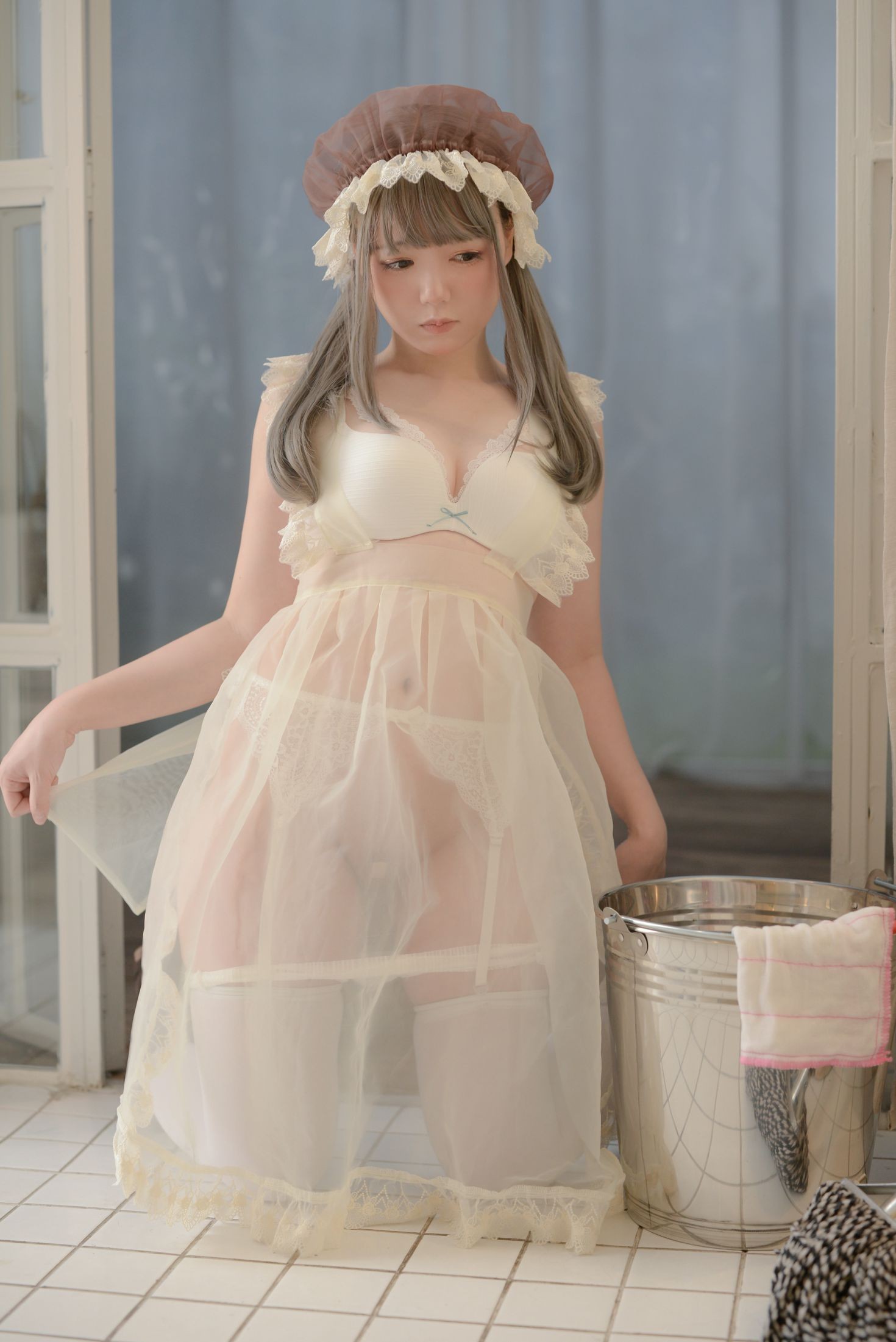 美女动漫博主きょう肉肉性感Cosplay写真 Vol.17 Maid (46)